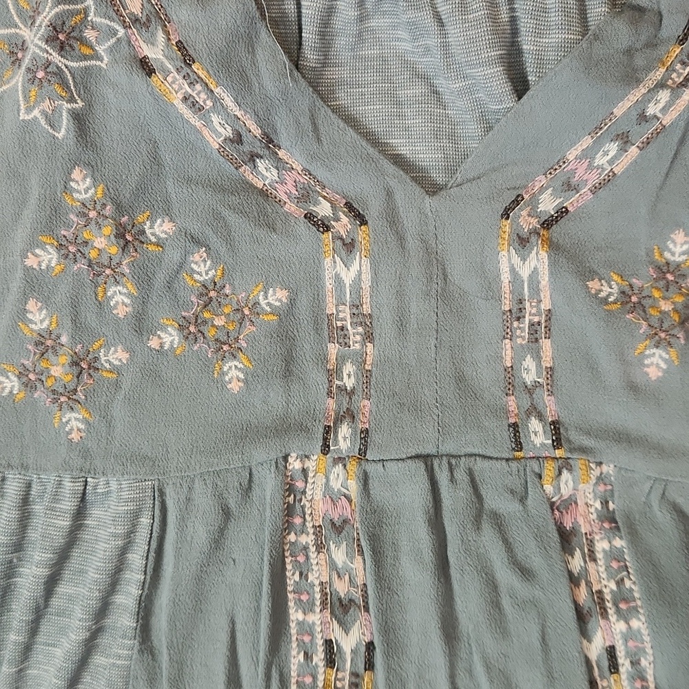 Knox Rose Embroidered Front Lace Detail Swing Tank Top - Picture 4 of 5